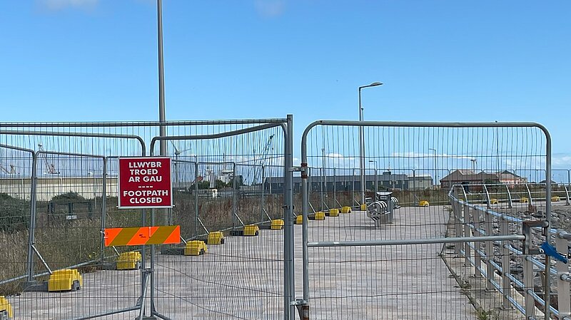 Pipers Way with road closed sign