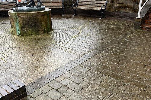 Benches around Captain Cat clear of leaves