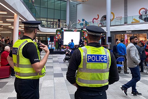 Police officers in Atria shopping centre